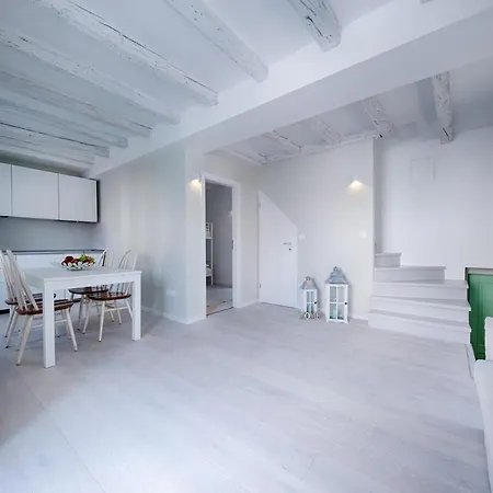 Zoia's Kut House *