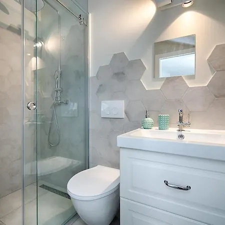 Zoia's Kut House Vis