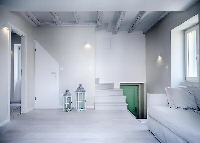 Zoia's Kut House 펜션 비스