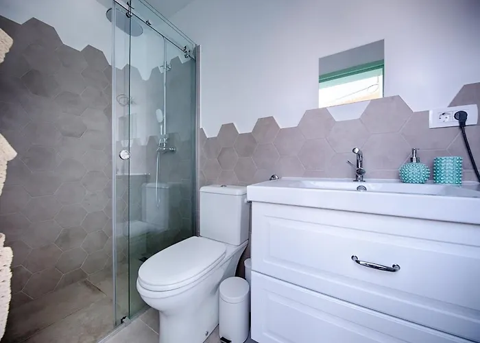 Zoia's Kut House * 비스