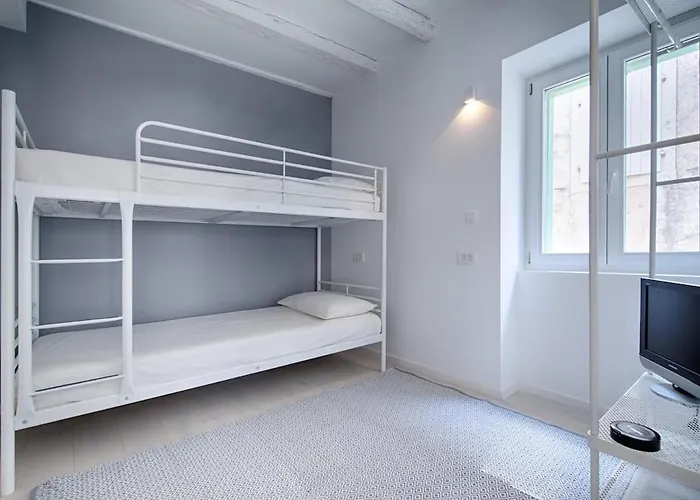 Zoia's Kut House 비스